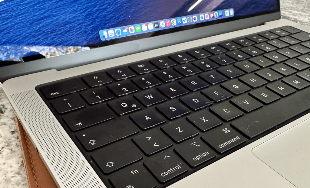 Macbook Pro 14 bocinas